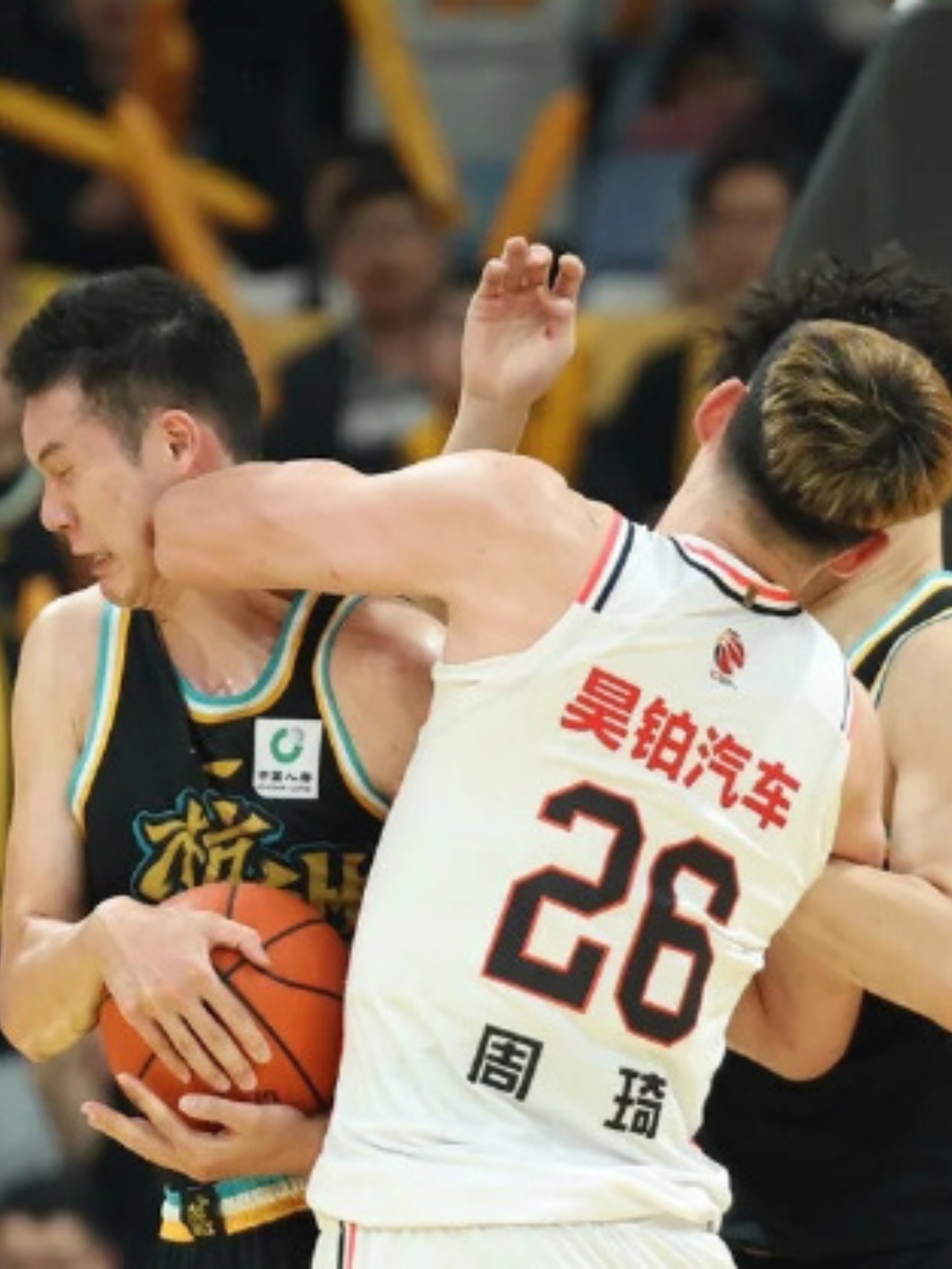 集结日体能课后；广东宏远遗憾出局备战CBA季后赛；信心回归；年轻球员得到机会的简单介绍