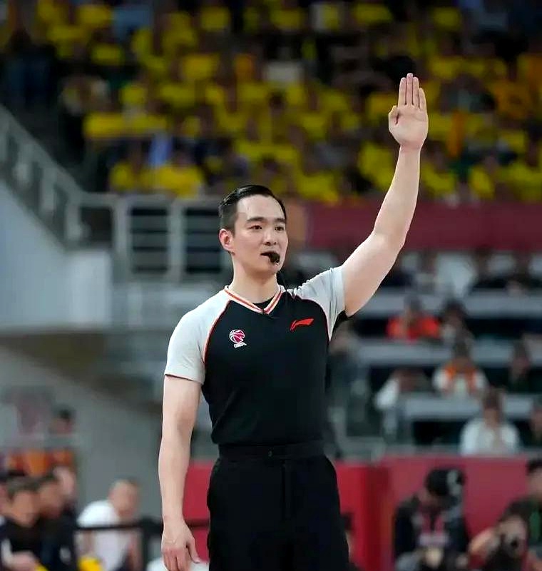 lol皮肤购买-包含CBA常规赛关键时刻走向成谜，洛杉矶快船队长鼓劲，质疑声仍在，纪律约束更严格的词条