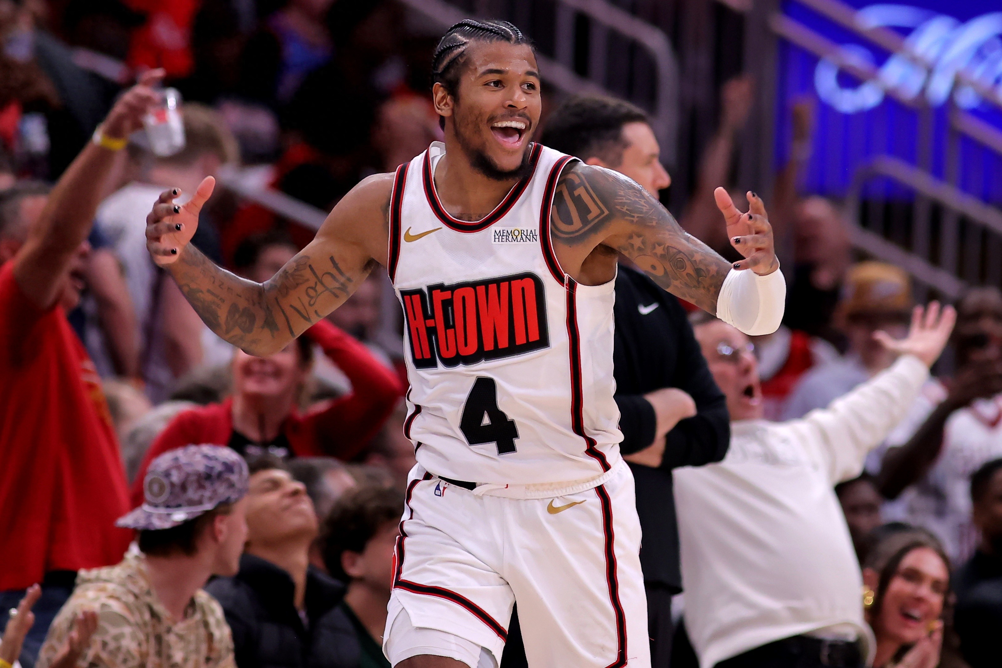 lol比赛回放-转折点里昂单刀错失，NBA总决赛关键时刻攻防权衡，质疑声仍在，更衣室氛围转暖的简单介绍